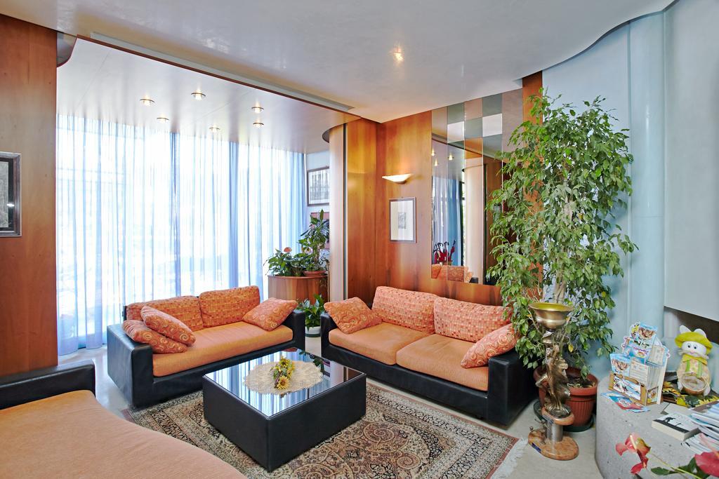 Hotel Sara Каорле Экстерьер фото