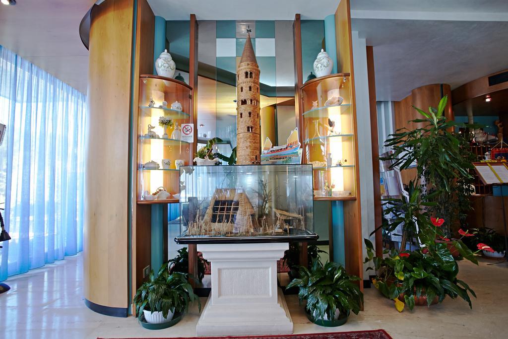 Hotel Sara Каорле Экстерьер фото